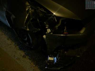 L'auto che il 15 febbraio scorso � andata a finire contro il cordolo della pista ciclabile